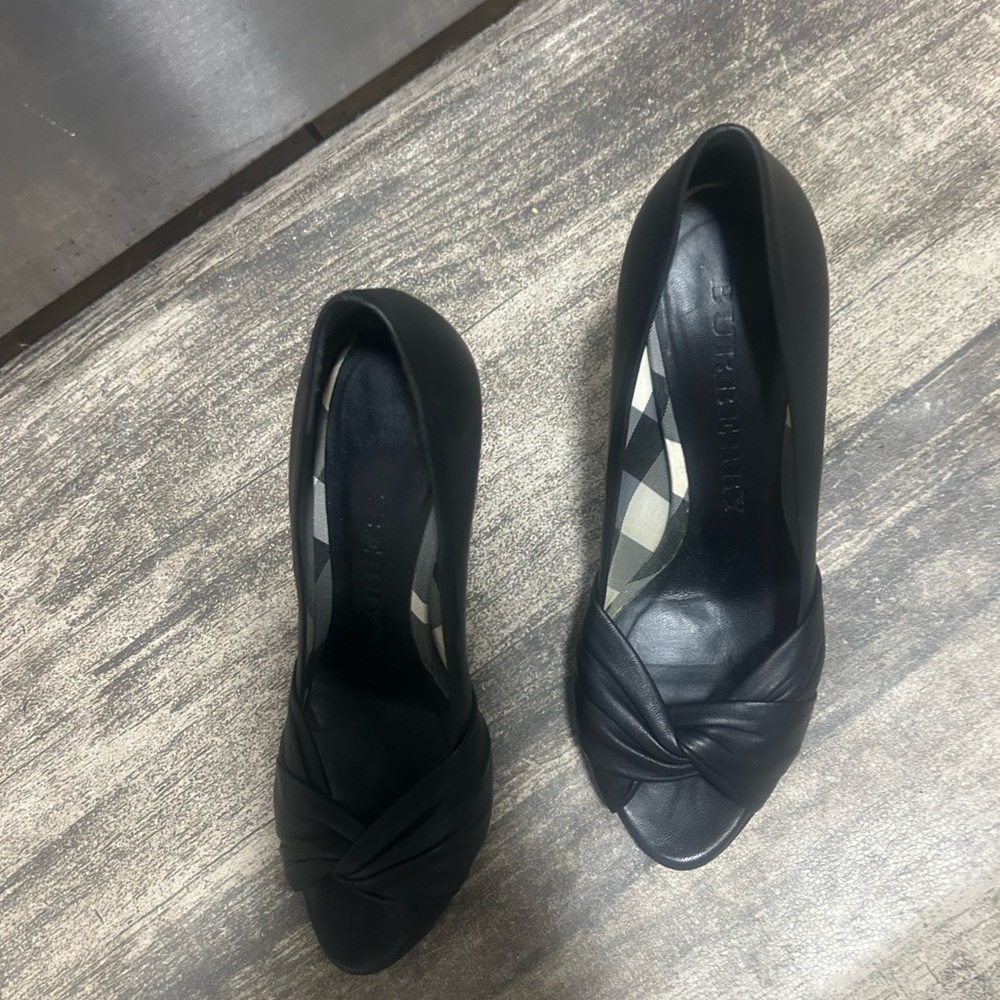 Burberry Black Leather Heels - Picture 3 of 13